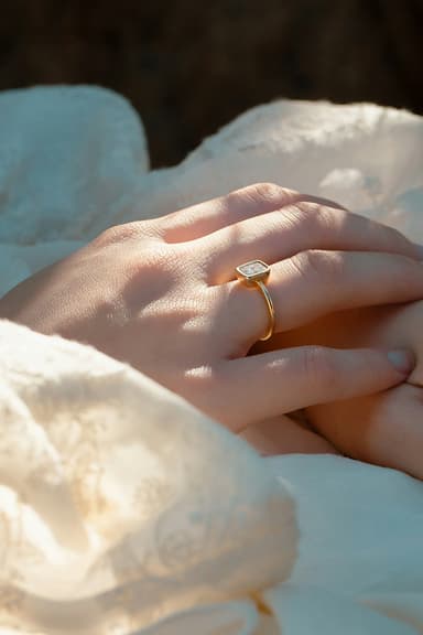 Emerald cut in yellow gold