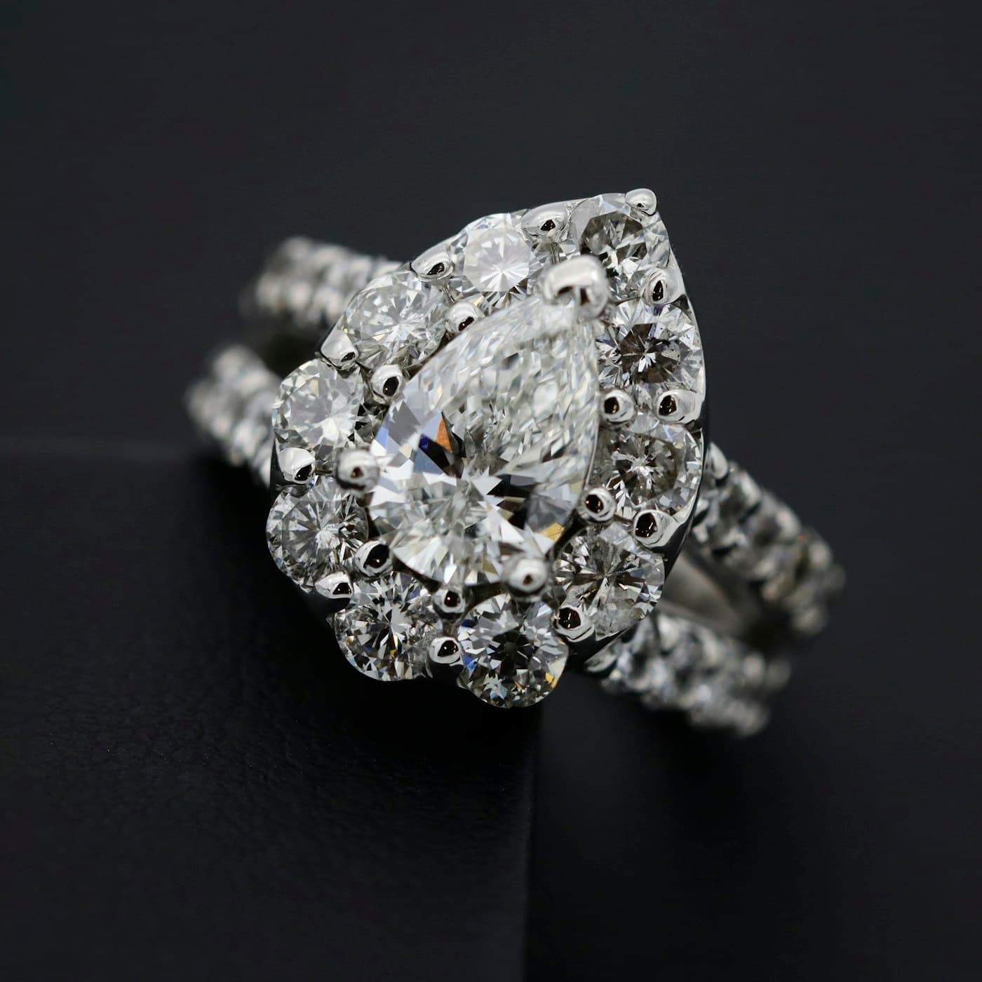 Pear-cut laboratory-grown diamond cluster ring